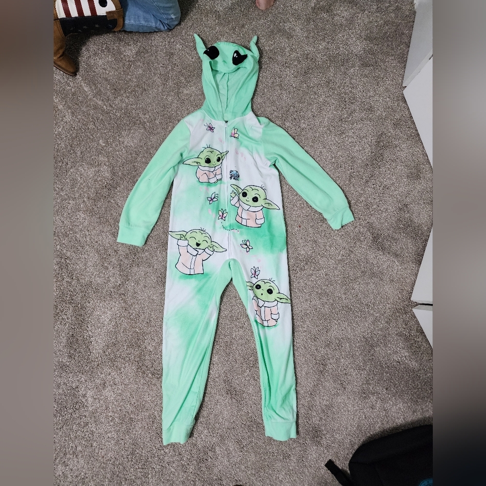 Youth Baby Yoda onesie size 10